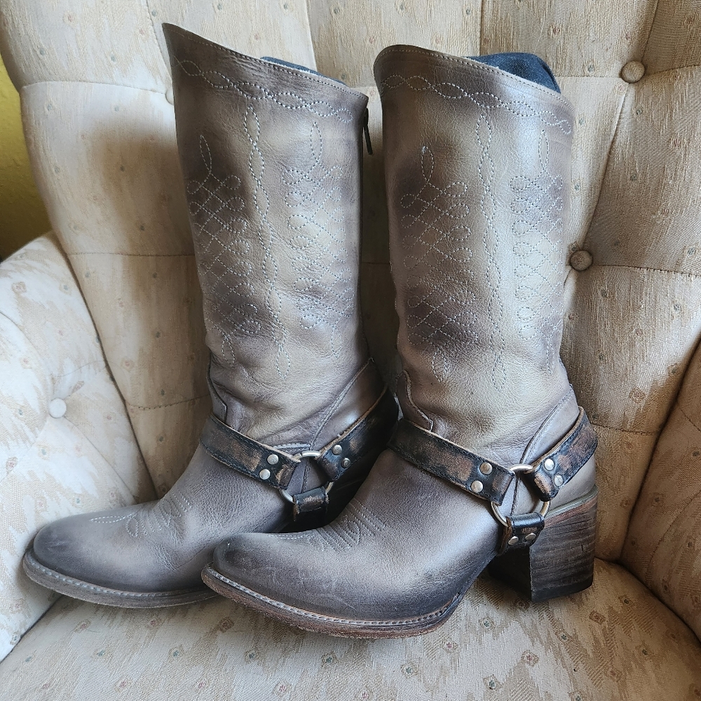 Freebird Shawna size 9